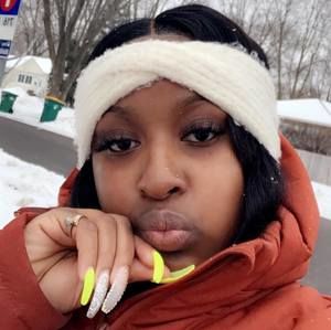 Meet your Posher, Malikaa